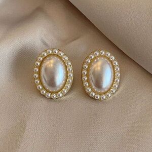 NWT Elegant Pearl Stud Earrings